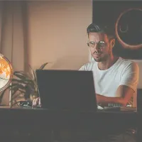 Andreas Jahn am Arbeitsplatz