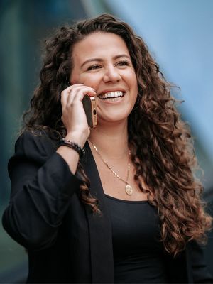 Businessfrau beim Telefonieren